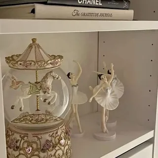 "Un ricordo eterno del nostro amore 💖

📸 Con la nostra foto e la data del nostro matrimonio 💍, questo carillon di @themusicboxstore 🎶 rende ogni momento speciale ancora più magico

 #AmoreEterno #Rico