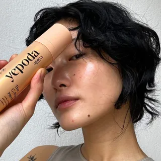 ¿Alguna vez te has preguntado sobre el origen de tu glow? 🇰🇷✨

Aquí tienes un pequeño vistazo detrás de cámaras a lo que hay en cada frasco: precisión, cuidado y mucha intención. Aquí la ciencia se un