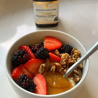A healthy breakfast doesn’t have to be complicated. Our latest survey shows that nearly two-thirds of people regularly include Manuka honey in their breakfast — and 93% believe it’s a healthy choice. 