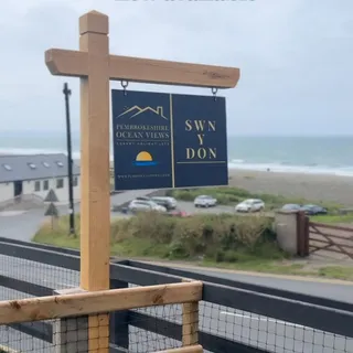 NEWS: We’re now stocking solid Oak beam sign posts – perfect for holiday lets, businesses, or even your own home. These robust, sturdy stands are not only built to last but also make a striking and un