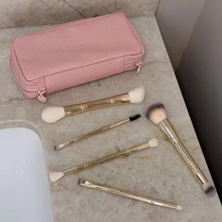Your “why do I even own this brush?” era is over👀
Everything you need in just five brushes. 
Endless looks. Minimal effort. 

#sculptedbyaimee