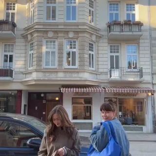 outfit check ✨ Der Frühling kommt und Shopper Bag "Cleo" ist unsere liebste Begleitung für lange Tage in der City. 🌇 #JohnnyUrban #UrbanLifeStyle