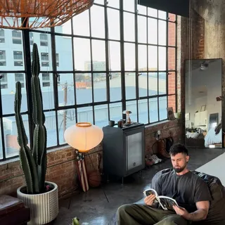 Every room deserves its own ritual.
Open Air for light, airy spaces. Forest Walk to ground your workspace. Winter’s End to bring a calm, cozy feel to wherever you unwind.

An easy way to set the tone 