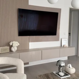 Mein Wohnzimmer war schon immer meine Wohlfühloase… aber jetzt? 😭✨
Jetzt fühlt es sich einfach genau so an, wie ich es mir immer erträumt habe.

Hell, harmonisch, alles Ton in Ton – und diese Wärme 🥹
