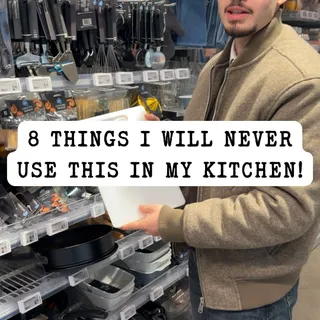 What I use instead👇🏻

1️⃣ Plastic > Wooden cookware 

2️⃣ Plastic > Glass containers 

3️⃣ Aluminum foil > PFAS free parchment paper

4️⃣ Plastic > wooden cutting boards 

5️⃣ Chemical dish soap > Son