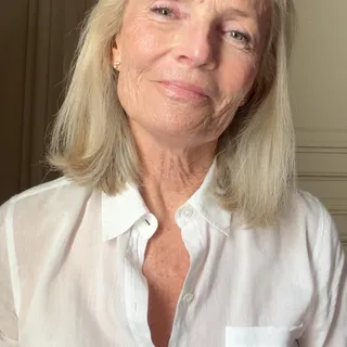 La routine in & out de @valeriedlv 

. M-Balance+
. Le sérum antioxydant
. Le soin SPF quotidien
. Le stick teint en teinte 2N
. Le fond de teint poudre soin en teinte Honey
. La crème bonne mine
. Le