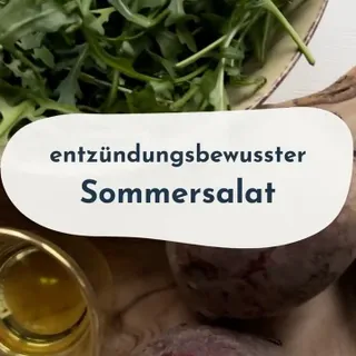 Unser liebstes entzündungsbewusstes Sommerrezept💛
Rote-Bete-Salat mit Ziegenkäse

Rote Bete ist reich an Antioxidantien.
Walnüsse liefern wertvolle Omega-3-Fettsäuren.
Olivenöl enthält sekundäre Pflan
