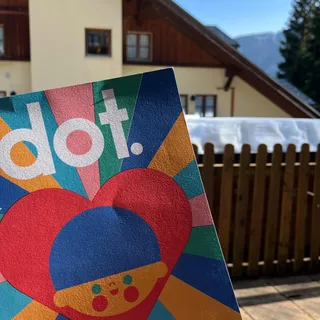 In queste settimane io e nostro figlio abbiamo giocato con… DOT e finalmente posso farvela conoscere 😍🥳

DOT è la nuova rivista creativa per bambine e bambini di @uppa.it , che uscirà ufficialmente il