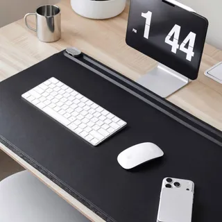 Weekend mode🔛. 

From desk to on the go, the Powerbank Pro 1 keeps you charged wherever the weekend takes you. 🔋

📸 Photocredits: @macmike1000 

#zens | #friendsofzens | powerbank | wireless charging 