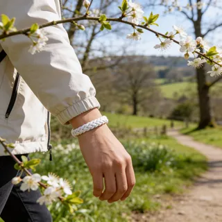 Ahhh, that first proper spring walk feeling 🌼🚶‍♀️�Longer days, lighter layers, fresh air… and yes, a few insects waking up too. Keep things easy and comfortable with natural insect repellent and enjoy