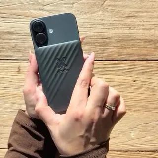 Unboxing time 📦

GO2 Magnetic Powerbank 
Snap. Charge. & Go. 
 🔋 Charged within 2 hours 
 🔋 Airplane Proof
 🔋 5.000 mAH
 🔋 Ultra-thin and compact 
 
#linkinbio