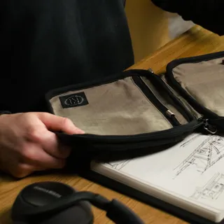 We’re pretty picky about our fabrics, which is why the 2.5L Sling uses double-layered waxed cotton that’s fluorocarbon-free and weatherproof.⁠
⁠
The Sling is designed to be your go-to for weekend trip