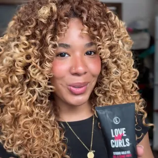 While many styles begin to lose their shape by mid-afternoon, the new Strong Hold Gel is designed to keep definition intact all day and straight into Day 2. 🙌

Our formula offers more than just tempor