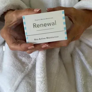 Okay, quick myth-buster moment because I think you’ll find this really interesting…

If you’ve heard the phrase “nature’s botox”, it’s actually referring to Acmella Oleracea, and once you know what it