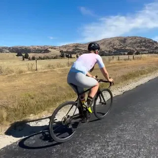 ANZAC day is coming up so I thought it was a good time to whip up some ANZAC bikkies! A perfect high carb snack for the middle of training session. 

Here is a quick and easy recipe made with @harrawa