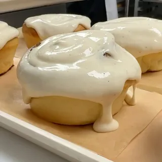 Happy 4/20 (in advance) to those who celebrate. A special day deserves special treats so for the first time ever ever ever you can PREORDER (!) Hani’s Malted Cinnamon Buns as part of this @hanisbakery
