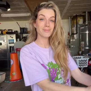 I was definitely born in the right era 😎
Link in bio for the @hashstash.co goodiessss

#gardenmom #fourtwenty #gardentok