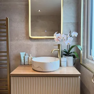 Why do Brass and Spring go hand-in-hand? ⬇️

Gold tones have long been linked to the sun’s rising strength within the Spring Equinox to symbolise warmth, light and new beginnings. As the days get brig