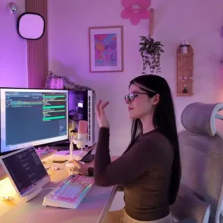 Werbung / Affiliate
Desktronic HomePro 180x80 cm 🤝

Das ich die letzten Wochen mein ganzes Home Office umgestellt habe habt ihr sicherlich mitbekommen. Grund dafuer ist mein neuer Stehtisch von Desktr