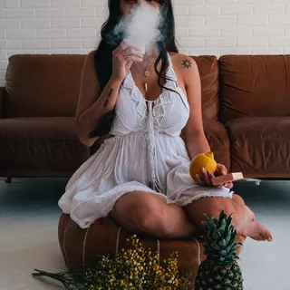 A catalog of guilty pleasures… this isn’t one of them. 💨

 @luvvlabs + @biird_foot 

B12 . Caffeine . Vitamin C . Melatonin . Chamomile . Collagen 
 
Inhale to Heal

use code candace85771 at checkout