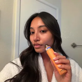 Glow, sculpt, repeat. 🍑 The limited-edition Peach Depuffing Wand is here, but not for long. ​
​
Heat + cold treatments to help refresh, sculpt, and bring your glow back anytime, anywhere.