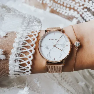 This pair can take you from day to night! Marc Bale Gaia bright watch with suspended crystal bezel bracelet.
⠀
.
.
.
.
.
#marcbaleofficial #thepeachbox #ladieswatch #womenwatch #fashionwatches #womenw