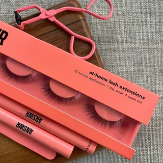 Take your time… and work your magic ✨

Just you, your lashes, and a little moment to feel like that girl 💫

#AtHomeLashes #SelfCareMoment #GirlTime #LashExtensions #BeautyRoutine