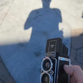 come with me as I take my @chuzhao_co camera to @disneyland  to take some retro style pictures
#lasvegasphotographer  #disneynerd  #disneyadult  #disneyland #chuzhao