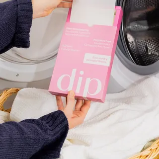 Sensitive skin? Your detergent might be the hidden trigger.

Most detergents leave behind fragrance residue that stays in your fabrics and irritates your skin all day long.

Simple change. Massive dif