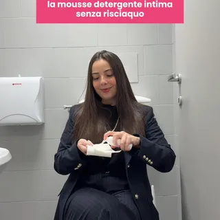Bidibibodi… bidet? 🎶
Quando non c’è, ci pensa Breezy: la mousse detergente intima senza risciacquo, perfetta fuori casa per sentirti sempre a tuo agio.

Scoprila su ecobioboutique.it 💗

#ecobioboutiqu