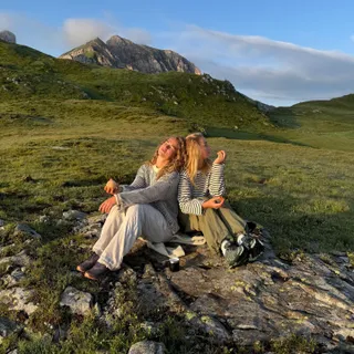 Bereits für Sommer und Streifen Momente 🌼 @marleneheerzog + @karo_sperr 
⁠
#buildingessentials #beingwithessentials #protectingessentials #salzwasser