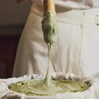 Made with intention.
Crafted through over 1,000 kneads and 170+ hours of curing, each Rice Mochi Cleanser is a formula shaped by patience, purpose, and attention to every detail.

#arencia #skincare #