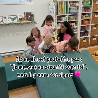 🫶Un câlin spontané = sécurité affective!

Et ça, ça vaut plus que n’importe quelle journée difficile ! 
J’espère que tu t’en rappelleras le moment venu 💚

#educatrice #safeplace #kiddiecouch #garderie