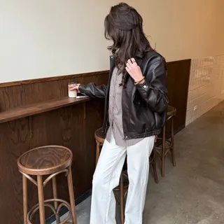 Time for a break ☕️ 🍪  #tall #tallwebshop #tallgirl #tallfashion #thewildflowerclub 🔍  Loua jacket | Noah blouse | Mira jeans