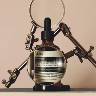 ‘In youth we learn, in age we understand.’ Marie von Ebner-Eschenbach 

Years in the making, Retinoid-enriched Resolute Facial Concentrate brings together the best that science and nature can offer—al