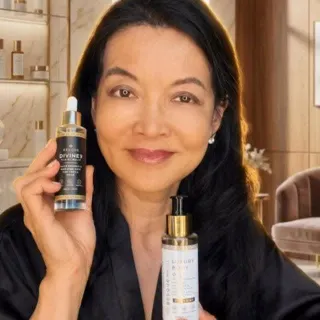 I'm a doctor and a model, so I need results and beauty.

As a doctor, I look at your skin barrier first.
As a model, I care about how your skin looks in the light.

I use Besque's Divine9 Facial Ser