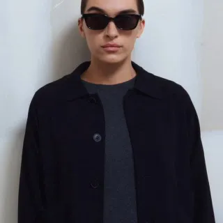 Zoe wears lo-fi in black acetate with black lenses, updated in 2026 with titanium nose pads and softened edges.