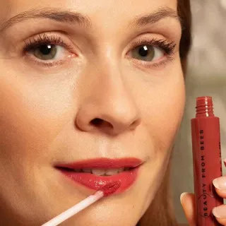 Bold lips, naturally! 

Our Ruby Rouge Lip Serum gives you a gorgeous, head-turning colour while keeping your lips hydrated, nourished, and irresistibly soft! 

Have you tried this shade yet?

beautyf