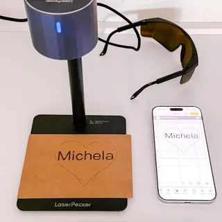 LP2Plus - la stampante laser smart!

si collega facilmente all’app dal telefono 📱 e puoi scrivere quello che vuoi in pochi secondi

Non solo su fogli o cartoncini ma anche su portafogli, oggetti, conf