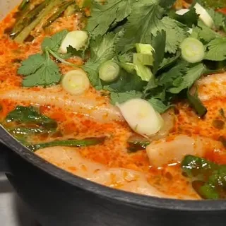 Our cast-iron pots are a must-have in any kitchen, particularly when soup season comes around and the cool change hits 🍲🌟⁠
⁠
⁠
🏷️⁠
#cutecookware #homewarefinds #homecooking #recipeinspo #kitchenfinds