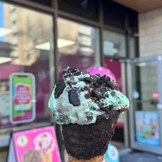Celebrate St-Patrick’s Day with us by creating a Lucky Tasty Creation! 🍀

Bring a friend this St-Patty’s Day and enjoy 2 for $15 Regular Cones OR 4 for $26.99 (2 small + 2 regular)! Offer available in