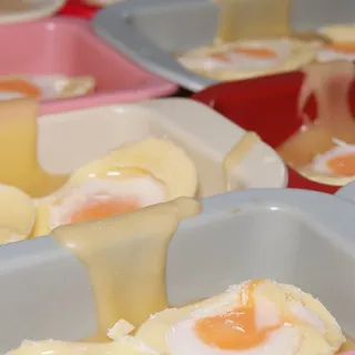 Who's grabbing a piece? 😋

Smooth, creamy white chocolate fudge packed with a classic joy of a white Creme Egg.

#SweetTooth #eastertreats #FudgeLovers