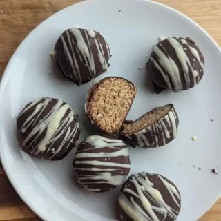 We’ve officially gone bananas 🍌

Pancakes, smoothie bowls, banana bread and energy balls - Banana Wholefood Nutrition is officially the ultimate multitasker 🍌

We’ve been busy this month alongside our