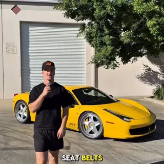 Ferrari 458 seat belt customization🤯🇮🇹 
.
.
.
#ferrari #carsofinstagram #458 #custom #seatbelt