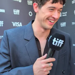 What’s your favourite Claire Denis film? 🎞️

Tom Blyth and Mia McKenna-Bruce shared theirs at the #TIFF50 World Premiere of THE FENCE.

#clairedenis #tomblyth #miamckennabruce #beautravail