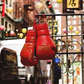 Welcoming the Year of the Dragon 

The Year of the Dragon Powerlock 2 Boxing Gloves are the first installment of Everlast’s limited edition series; exclusive one-of-a-kind product drops designed in su