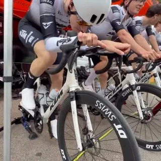 On to the next stage 🕺
Warmed up and ready to roll! 

#cycling #warmup #u23cycling #tirolktmcyclingteam