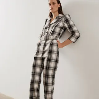 MONOS MAIKA | Cuadros que elevan el look diario.

Con manga abullonada, escote en uve y cintura marcada con cinturón, estructura y comodidad al mismo tiempo. 

#voganacollection #lookcasual #officeloo