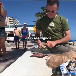 Solar cooked burgers? That's right! We took raw beef to the Florida sun, and in half an hour we had a delicious cheeseburger using zero fossil fuels...

#solar #solaroven #cooking #cookinghacks