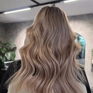 HAIR TRANSFORMATION for my lovely girl @nikkys_thenic ✨️🫶🏻

#sebastianartist #sebastianprofessional
#wellapassionista @wellapro_dach
_____________________________________
NINA NOLEPA HAIR MAKE-UP DESI